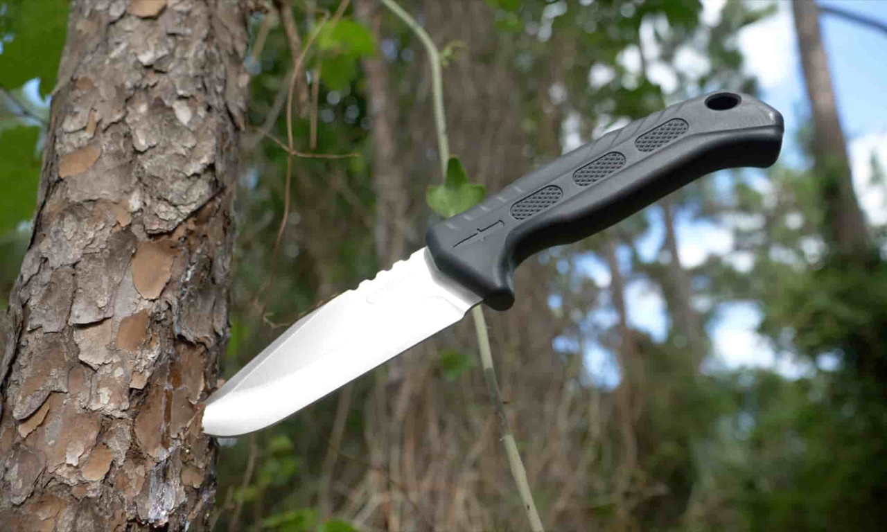 Fixed blade knife for hunting